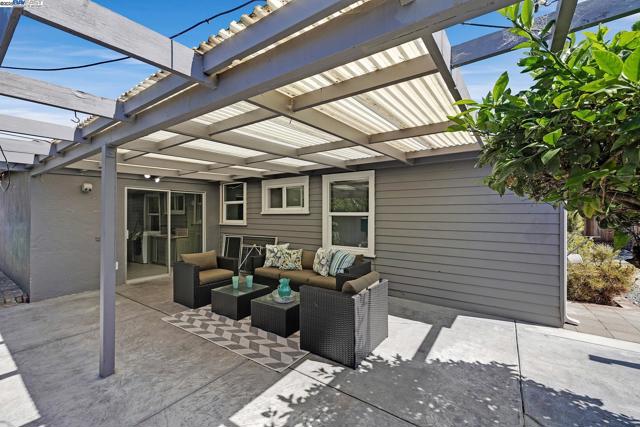17473 Via Alamitos, San Lorenzo CA: https://media.crmls.org/mediaz/dcb7d50b-44ae-4aa1-b306-2b78fe92e5c8.jpg