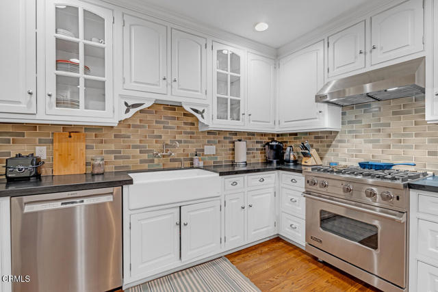 110 Glen Summer Road, Pasadena CA: https://media.crmls.org/mediaz/dcb8131b-443e-421d-a95f-e6a8e929fdc1.jpg