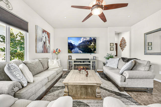 81662 Corte Valdemoro, Indio CA: https://media.crmls.org/mediaz/dcb84e31-770c-4ba0-b9b8-033c88889eb0.jpg
