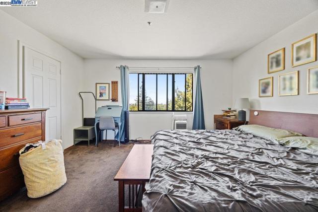 21000 Ocean View Dr, Hayward CA: https://media.crmls.org/mediaz/dcb8cfb6-c90f-4c39-a97b-fb043cb1e120.jpg