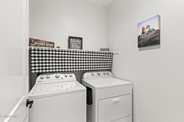 230 Farmhouse Drive, Simi Valley CA: https://media.crmls.org/mediaz/dcba357d-0efa-43bf-a7b5-4f2c3ef26850.jpg