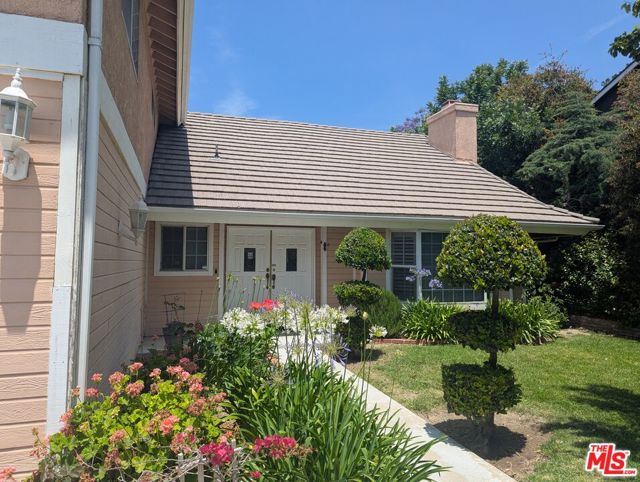 19021 Kilfinan Street, Porter Ranch CA: https://media.crmls.org/mediaz/dcba7d48-5c57-4a19-81f3-9b7770ec5576.jpg