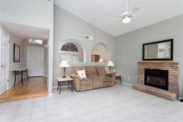 847 Amber Avenue, Clovis CA: https://media.crmls.org/mediaz/dcbb52a6-e5c2-4180-a6ea-11bd1153d8d3.jpg