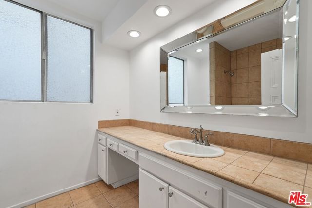 7270 Hillside Avenue, Los Angeles CA: https://media.crmls.org/mediaz/dcbb61ba-ca59-4957-8abf-81f23a70b6bf.jpg