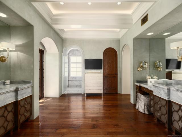 7757 Whitefield Pl, La Jolla CA: https://media.crmls.org/mediaz/dcbbb1a2-48b4-4ee5-bf19-e7845ffec756.jpg