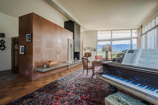 640 Los Trancos Road,  CA: https://media.crmls.org/mediaz/dcbc49df-a882-4f96-898c-a3a2ad349bd3.jpg