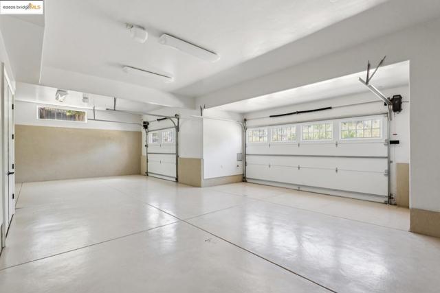 3244 Ridgeview PL, Hayward CA: https://media.crmls.org/mediaz/dcbc59dc-3acf-4c59-b8a3-b89ce1d509d8.jpg