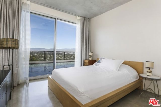 11462 LAURELCREST Road, Studio City CA: https://media.crmls.org/mediaz/dcbca1e1-40a2-4e93-b4fe-0f95c9cc4ff7.jpg