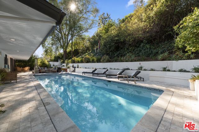 8670 Allenwood Road, Los Angeles CA: https://media.crmls.org/mediaz/dcbcf021-060b-47f9-9946-dace533c0da3.jpg