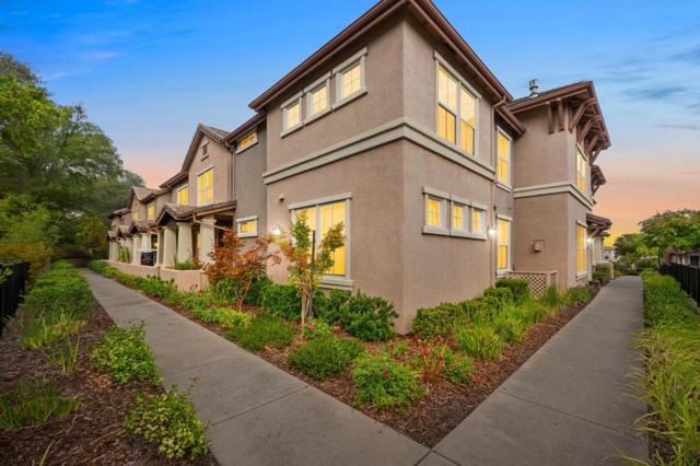307 Blossom Rock Lane, Folsom CA: https://media.crmls.org/mediaz/dcbd653c-d247-479a-928f-10b097f0b54d.jpg
