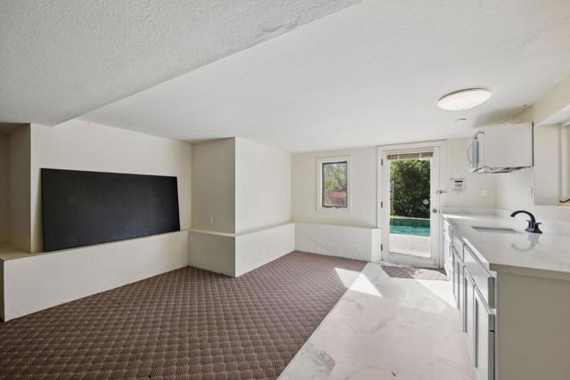 1035 Macadamia Drive, Hillsborough CA: https://media.crmls.org/mediaz/dcbda870-d2c2-497f-8cbb-98f4197b3d7b.jpg