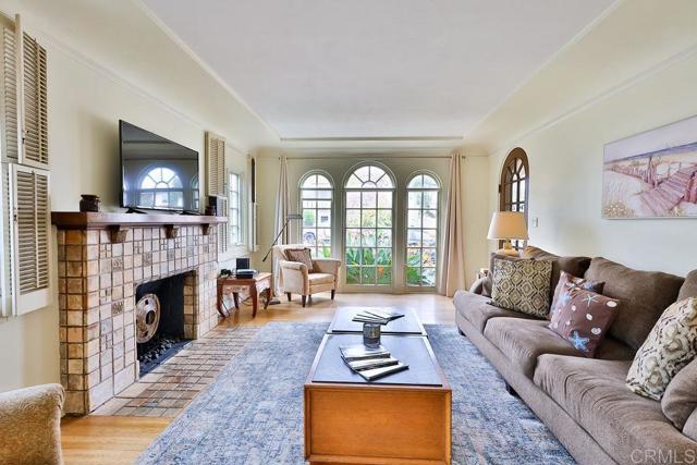 Detail Gallery Image 4 of 23 For 861 G Ave, Coronado,  CA 92118 - 3 Beds | 2 Baths