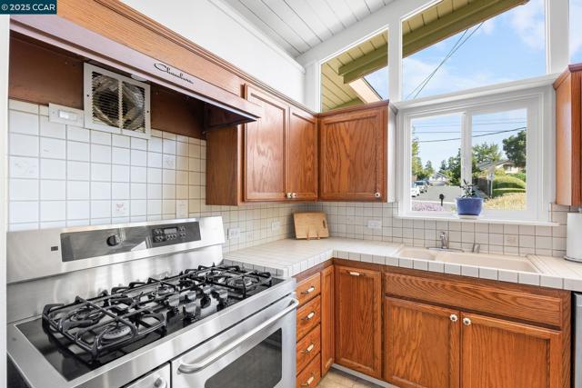 51 Gilrix Dr, Martinez CA: https://media.crmls.org/mediaz/dcbe34e3-ebc9-4bd9-beb9-e1a576e4135c.jpg
