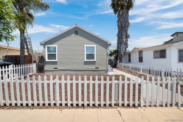 3577 79 Highland Ave, San Diego CA: https://media.crmls.org/mediaz/dcbe9ac2-45d2-4153-abbc-60edf44f6468.jpg