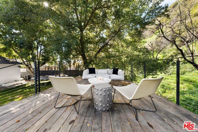 3443 Mandeville Canyon Road, Los Angeles CA: https://media.crmls.org/mediaz/dcbefc24-168f-4102-8997-6d7b6c5e5dbb.jpg