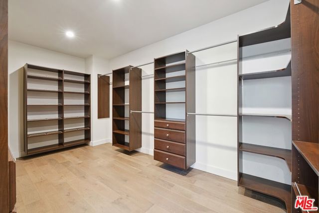 5114 Cedros Avenue, Sherman Oaks CA: https://media.crmls.org/mediaz/dcbf24db-3067-4706-b48c-e0330b6bf3a0.jpg