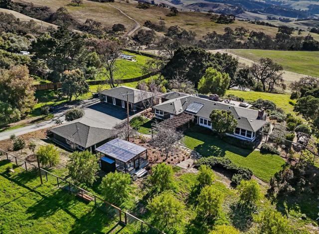 17755 Corral Del Cielo Road,  CA: https://media.crmls.org/mediaz/dcbf48b3-eeb9-4888-8d86-a7288bf2c632.jpg