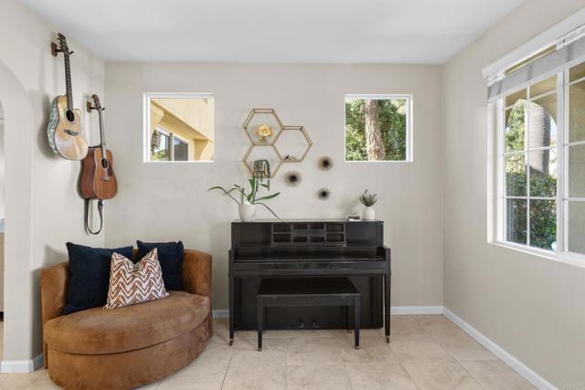 Detail Gallery Image 4 of 40 For 914 Mira Lago Way, San Marcos,  CA 92078 - 3 Beds | 2/1 Baths