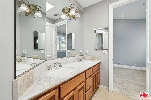 3200 Elm Avenue, Manhattan Beach, California 90266, 5 Bedrooms Bedrooms, ,4 BathroomsBathrooms,Residential,For Sale,Elm,25584821