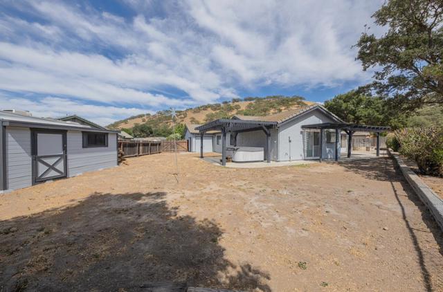 46480 Pine Meadow Place, King City CA: https://media.crmls.org/mediaz/dcbfe5d2-4424-435e-adec-a96706dbe550.jpg