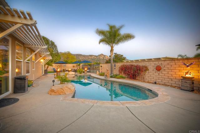 2682 Dundee Glen, Escondido CA: https://media.crmls.org/mediaz/dcbfea01-7ae2-4851-881c-95c660627a98.jpg