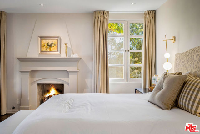 500 N Las Palmas Avenue, Los Angeles CA: https://media.crmls.org/mediaz/dcbfefbe-c013-4b3e-9f4d-c5d96986891c.jpg