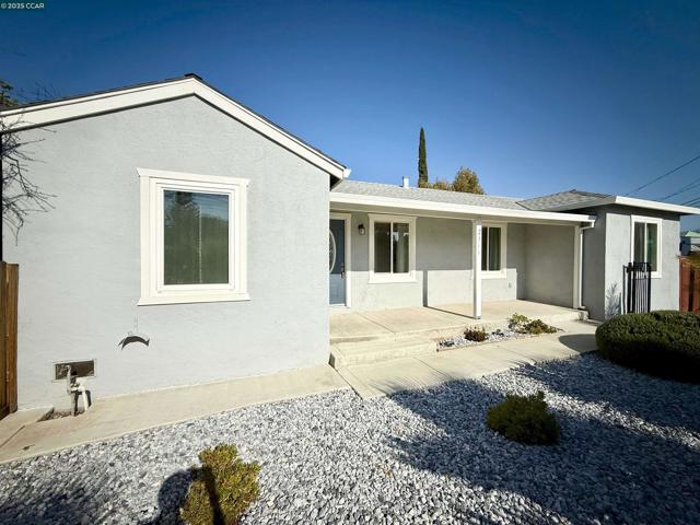 2311 Crescent Dr, Concord CA: https://media.crmls.org/mediaz/dcc0dc96-55a5-4fc4-82db-c5852c53067e.jpg