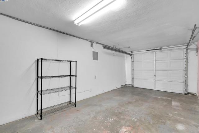 378 Park St, San Leandro CA: https://media.crmls.org/mediaz/dcc0ec44-16ed-4fb0-bd2d-341216da5bd4.jpg