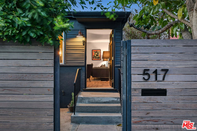 517 Venice Way, Venice CA: https://media.crmls.org/mediaz/dcc105f5-9e2a-4771-b4c3-6acffa0af1fc.jpg