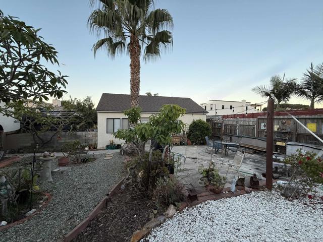 3761 Poe Street, San Diego CA: https://media.crmls.org/mediaz/dcc10a00-571b-4145-baa4-c3b620652c54.jpg