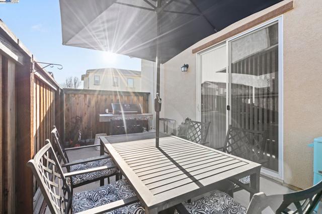 248 Alta St, Brentwood CA: https://media.crmls.org/mediaz/dcc192ef-1b67-44c5-aa03-19e14e30252d.jpg