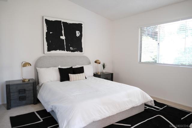 4835 Glenhaven Dr, Oceanside CA: https://media.crmls.org/mediaz/dcc1b4a4-1812-4d45-8bb4-d9eb2cae6915.jpg