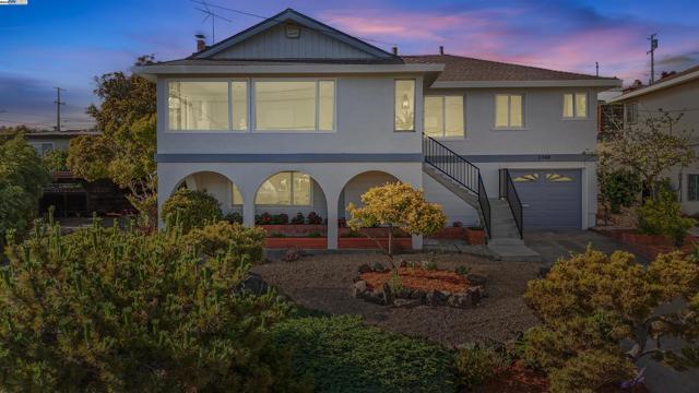 1748 Wesley Ave, El Cerrito CA: https://media.crmls.org/mediaz/dcc1f414-0efa-4a8b-8e3d-837b2ae1ab0a.jpg