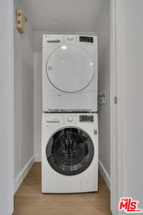 2801 Sunset Place, Los Angeles CA: https://media.crmls.org/mediaz/dcc21305-d6ef-46f1-8287-c3bfb7f70b3d.jpg