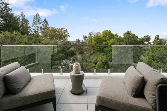 89 Tallwood Court, Atherton CA: https://media.crmls.org/mediaz/dcc31350-cf6d-46e0-a9e3-dc88714c811c.jpg