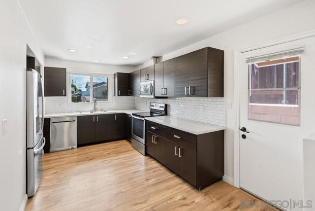 4413 Mount Castle Ave, San Diego CA: https://media.crmls.org/mediaz/dcc3d049-4eea-45ee-b863-7bc29319943a.jpg