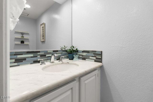 Detail Gallery Image 9 of 28 For 238 Camino Toluca, Camarillo,  CA 93010 - 2 Beds | 2/1 Baths