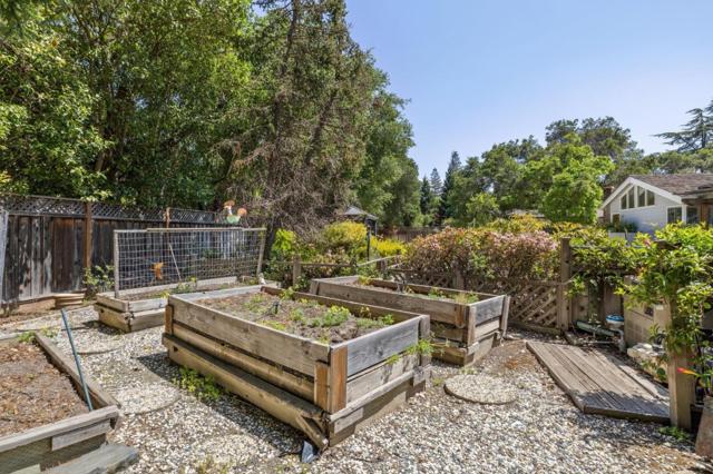 19661 Saratoga Los Gatos Road, Saratoga CA: https://media.crmls.org/mediaz/dcc491f1-4e53-4c3b-ab87-6dfc1d2dcd7e.jpg