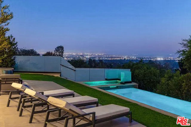 815 N Tigertail Road, Los Angeles CA: https://media.crmls.org/mediaz/dcc4dc94-0e9b-40ff-87fd-a59c8fd89049.jpg
