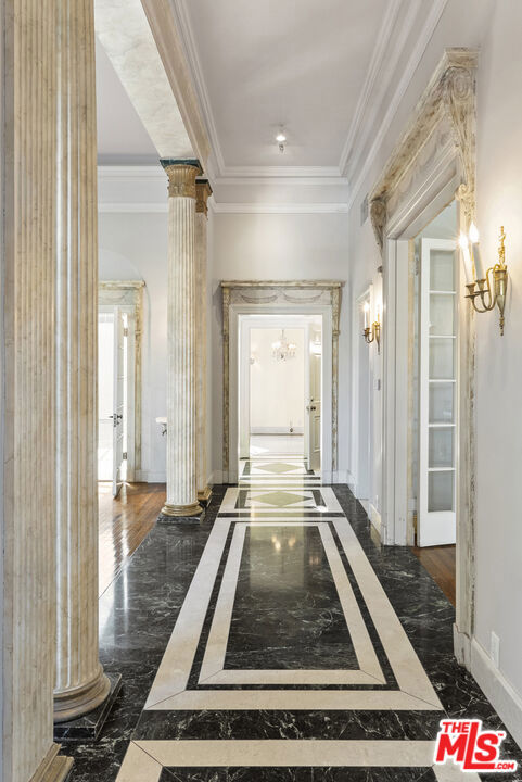 803 N Rexford Drive, Beverly Hills CA: https://media.crmls.org/mediaz/dcc4dcff-d0c2-49fd-ae07-b992a15c2c20.jpg