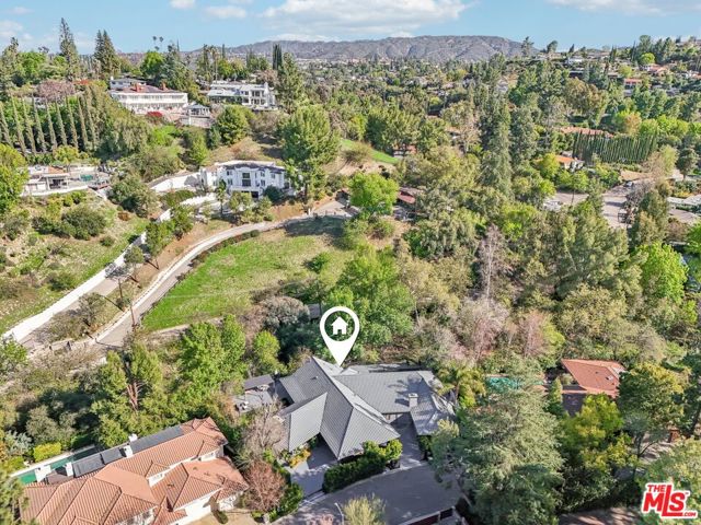 4900 Queen Victoria Road, Woodland Hills CA: https://media.crmls.org/mediaz/dcc50540-333e-4dcb-94b6-7879fc2d4619.jpg