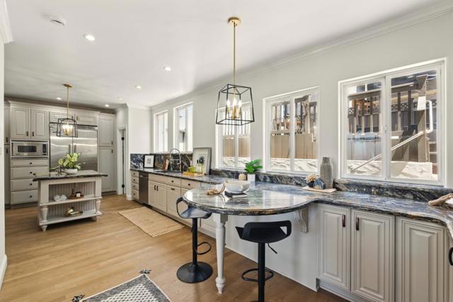 1260 Monterey Boulevard, San Francisco CA: https://media.crmls.org/mediaz/dcc53843-672d-4e94-bc1f-7c2a6d28332e.jpg