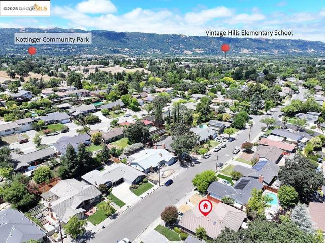 789 E Angela St, Pleasanton CA: https://media.crmls.org/mediaz/dcc632d9-5069-4405-a1f6-431619d4f75e.jpg