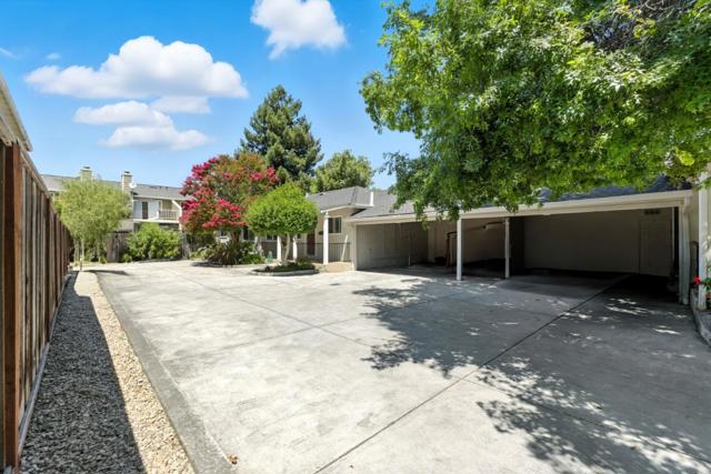 700 Mariposa Avenue, Mountain View CA: https://media.crmls.org/mediaz/dcc64290-d4fb-480c-ba8f-6dfd62165730.jpg