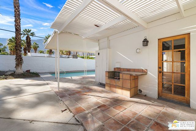 1983 S Yucca Place, Palm Springs CA: https://media.crmls.org/mediaz/dcc652df-5e6a-4d23-8a7d-8beba9deab6b.jpg