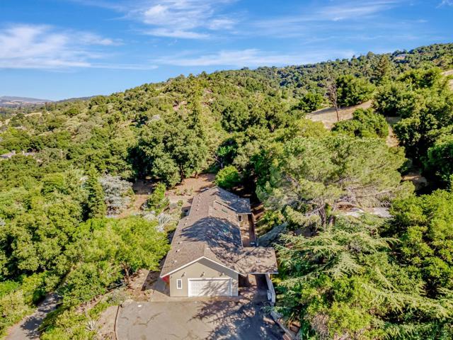 15010 Larga Vista Drive, Los Gatos CA: https://media.crmls.org/mediaz/dcc6698d-70c4-4d6d-b8fb-b590ca463f51.jpg
