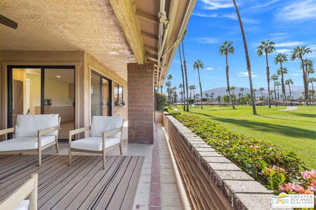6 Joya Drive, Palm Desert CA: https://media.crmls.org/mediaz/dcc6fc1f-b530-4a15-adb7-118f7f01ac45.jpg