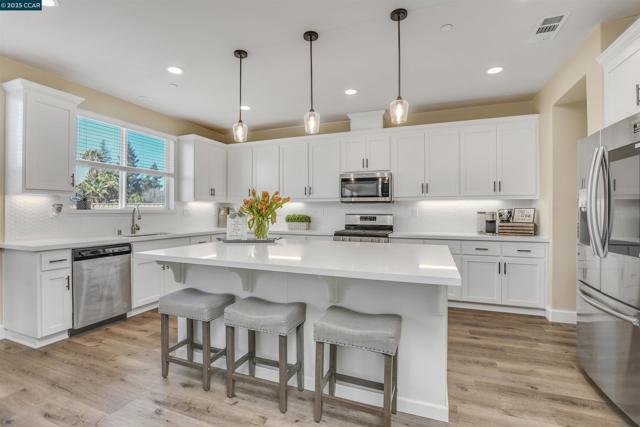 5420 Promontory Way, Antioch CA: https://media.crmls.org/mediaz/dcc70448-cec5-407c-bf64-920343ea4c87.jpg