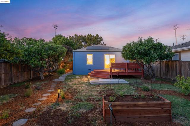 209 Behrens St, El Cerrito CA: https://media.crmls.org/mediaz/dcc7077a-9443-4b8c-9778-ec55538eb7af.jpg