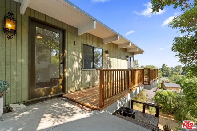 4950 Marmol Drive, Woodland Hills CA: https://media.crmls.org/mediaz/dcc7b421-a274-4516-827e-1734b3574bec.jpg